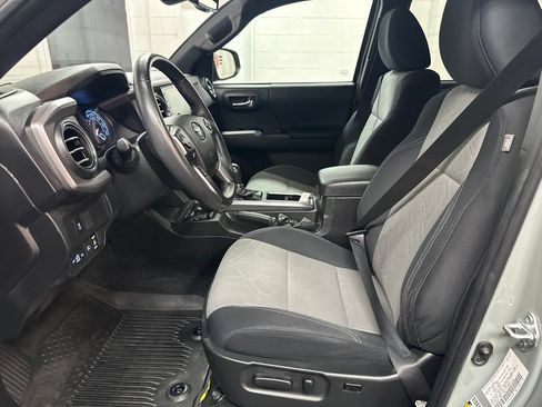 Used 2023 Toyota Tacoma TRD Sport w/ Technology Package AWD/4WD image 19
