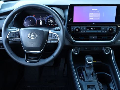 Used 2025 Toyota Grand Highlander FWD image 17