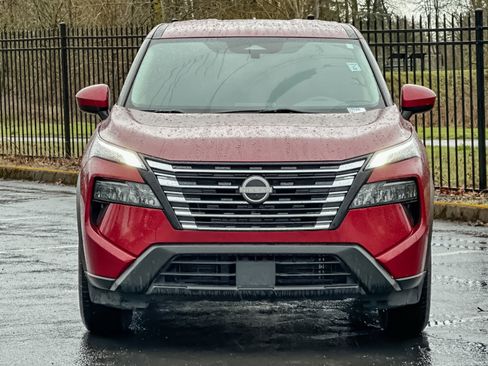 Used 2024 Nissan Rogue SV image 8