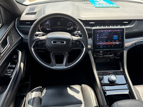 Used 2023 Jeep Grand Cherokee Overland w/ Luxury Tech Group IV image 24