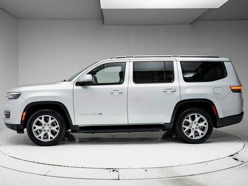 Used 2022 Jeep Wagoneer Series II image 2