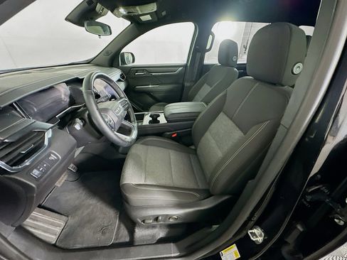 Used 2025 GMC Acadia Elevation image 13