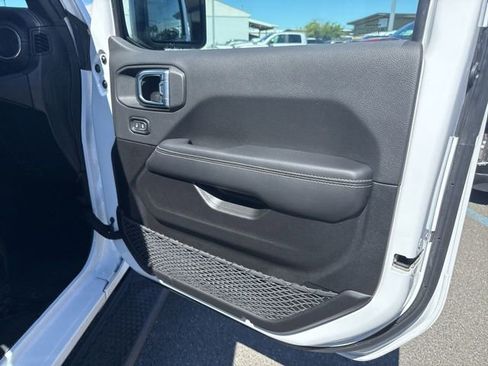 Used 2023 Jeep Wrangler Unlimited Sahara w/ Cold Weather Group AWD/4WD image 8