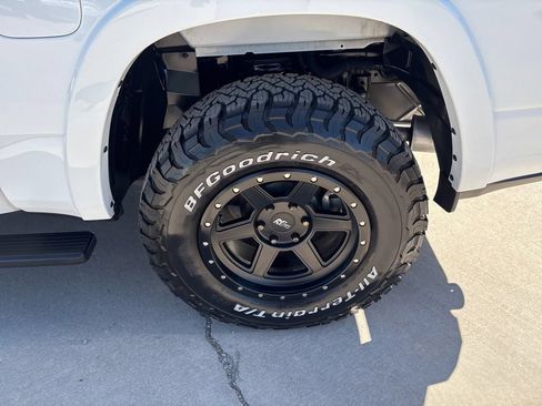 Certified 2021 RAM 1500 Laramie w/ Off Road Group AWD/4WD image 10