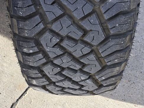 Used 2024 Jeep Gladiator Sport image 12