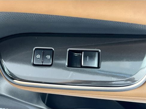 Used 2025 Toyota Crown Signia image 32