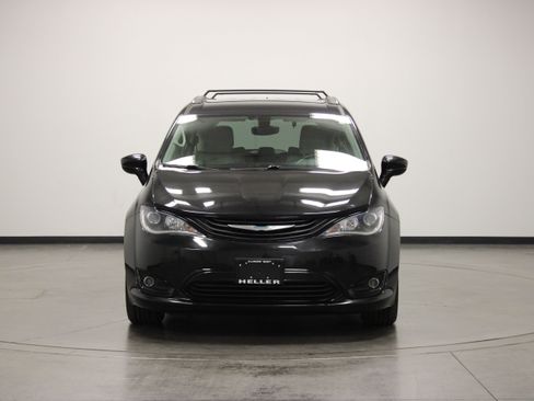 Used 2018 Chrysler Pacifica Touring-L FWD image 3