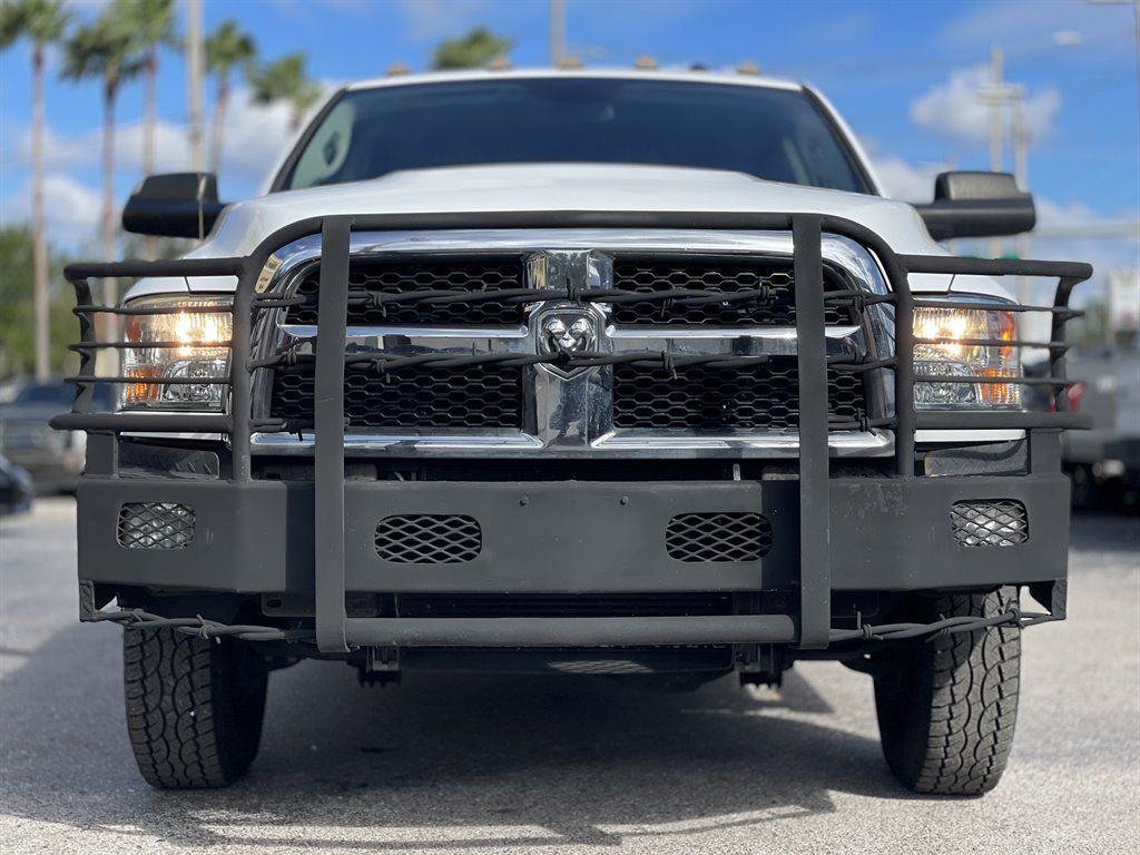 Used 2018 RAM 3500 Tradesman w/ Chrome Appearance Group AWD/4WD image 2