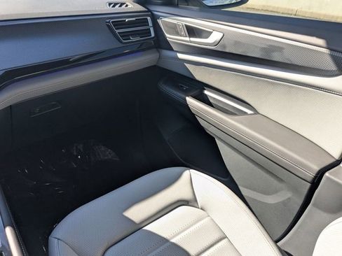 Used 2025 Volkswagen Atlas Cross Sport SEL R-Line image 18