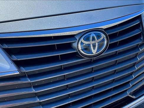 Used 2020 Toyota Avalon Limited image 31