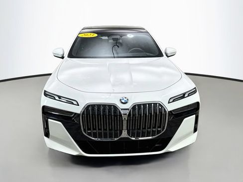Used 2023 BMW 740i RWD image 2