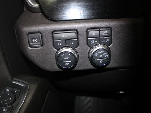 Used 2024 GMC Sierra 1500 SLT image 38