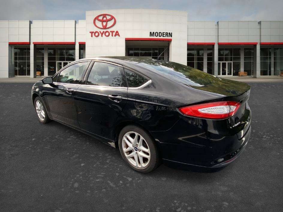 Used 2016 Ford Fusion SE FWD image 11