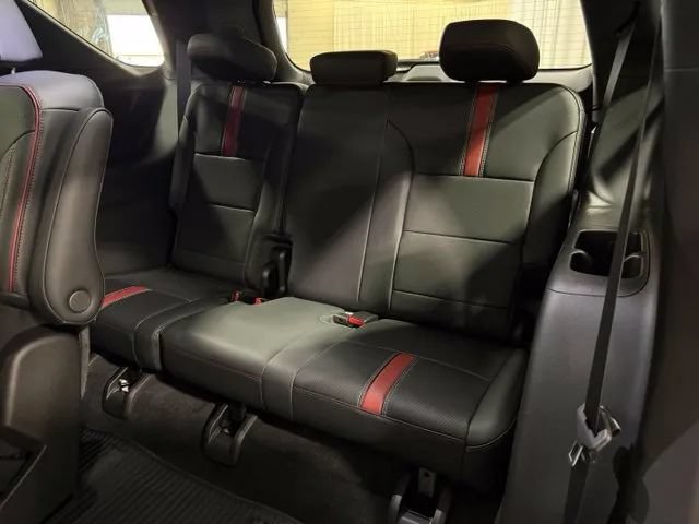 New 2027 Chevrolet Traverse RS w/ LPO, Floor Liner Package AWD/4WD image 22