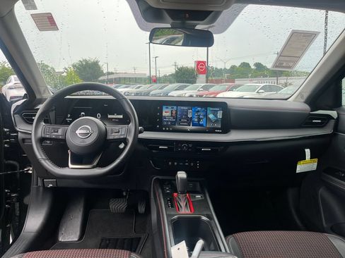 Certified 2026 Nissan Kicks SR FWD image 21