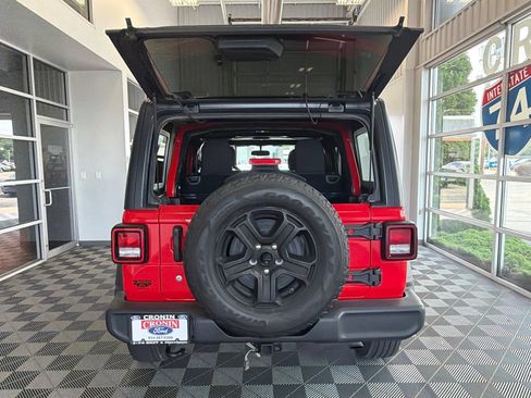 Used 2018 Jeep Wrangler Unlimited Sport S AWD/4WD image 12