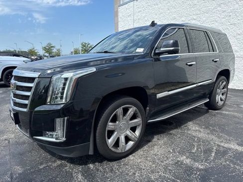 Used 2017 Cadillac Escalade Luxury AWD/4WD image 3