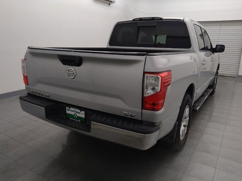 Used 2018 Nissan Titan SV image 7