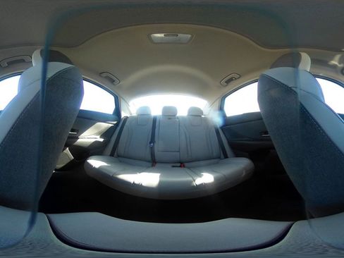 Used 2025 Hyundai Elantra Limited image 44