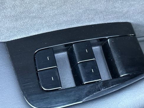 Used 2020 Tesla Model Y Long Range image 13