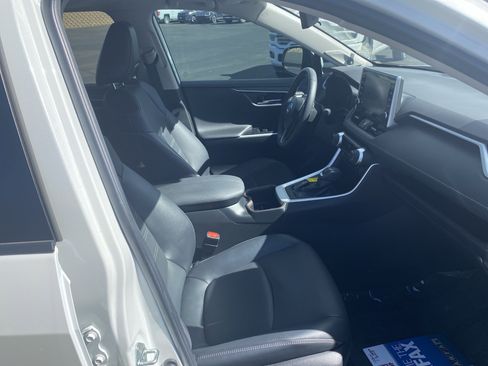 Used 2022 Toyota RAV4 Limited image 22