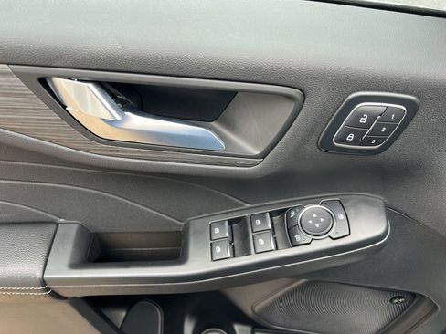 Used 2025 Ford Escape SE w/ PHEV Premium Package image 15