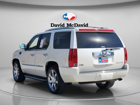 Used 2010 Cadillac Escalade Luxury image 4