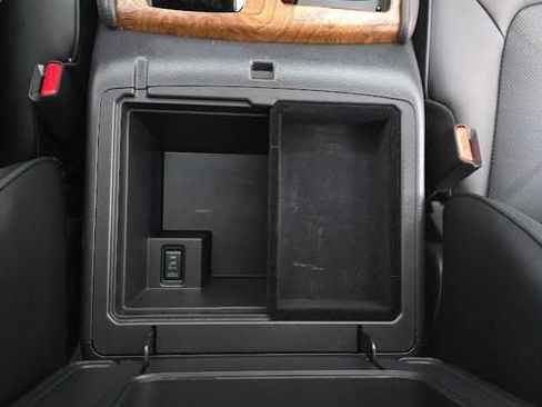 Used 2024 Nissan Armada SL image 36