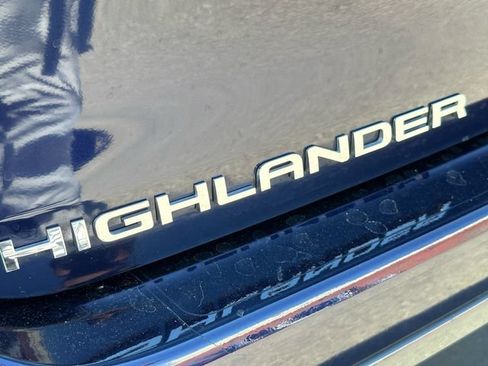 Used 2025 Toyota Highlander Limited AWD/4WD image 11