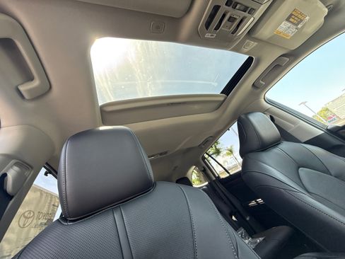New 2026 Toyota Highlander Limited image 17