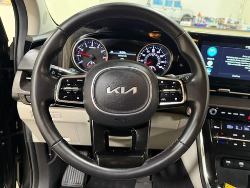Used 2023 Kia Carnival EX FWD image 35
