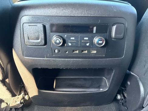 Used 2017 GMC Yukon XL SLT w/ Open Road Package AWD/4WD image 22