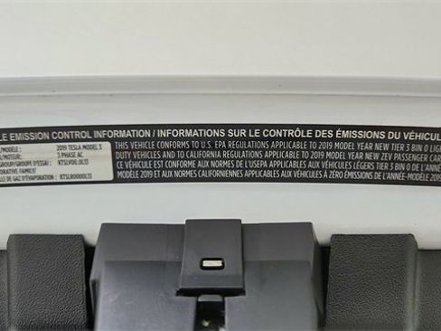 Used 2019 Tesla Model 3 Standard Range Plus image 55