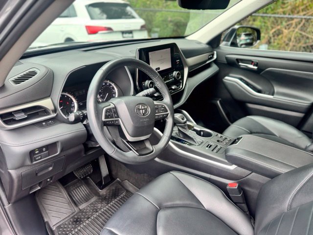 Used 2023 Toyota Highlander XLE w/ Protection Package #3 (TMS) AWD/4WD image 19