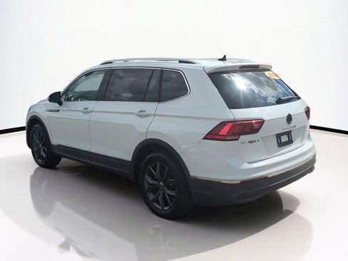 Used 2022 Volkswagen Tiguan SE w/ Panoramic Sunroof Package FWD image 7