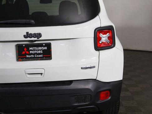 Used 2022 Jeep Renegade Latitude w/ Convenience Group AWD/4WD image 15