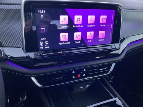 Used 2025 Volkswagen Atlas Cross Sport SEL R-Line image 5