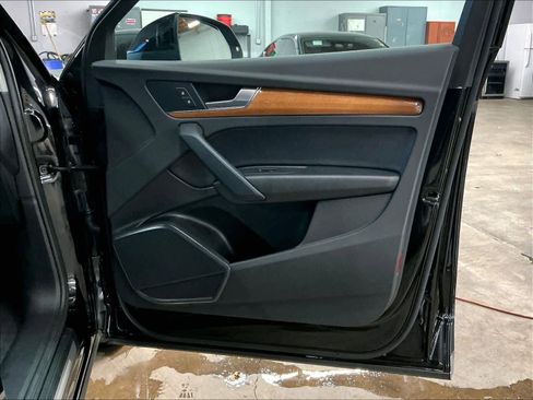 Used 2023 Audi Q5 2.0T Premium w/ Convenience Package image 26