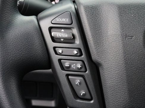 Used 2025 Nissan Frontier SV image 18