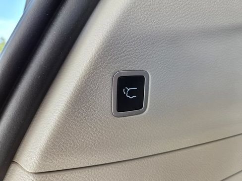 Certified 2022 Chrysler Pacifica Touring-L FWD image 10