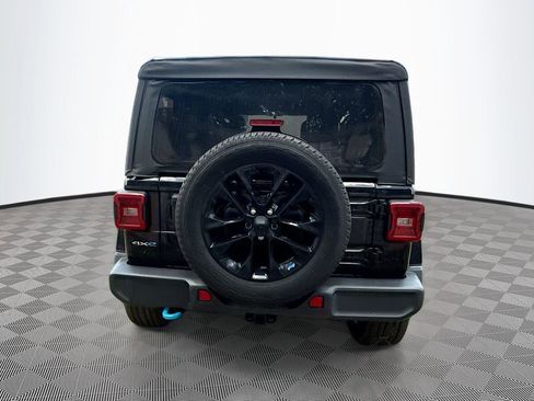 Used 2023 Jeep Wrangler Unlimited Sahara w/ Cold Weather Group AWD/4WD image 7