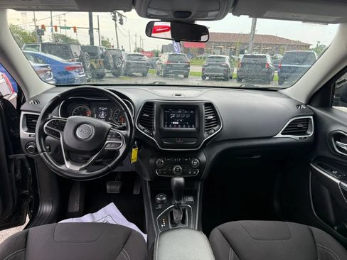 Used 2020 Jeep Cherokee Latitude w/ Cold Weather Group AWD/4WD image 17