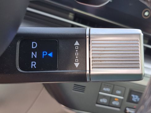 Used 2024 Hyundai Kona Limited FWD image 33