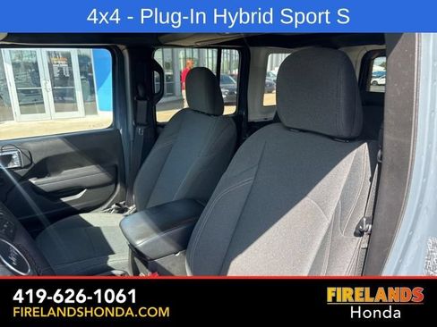 Used 2024 Jeep Wrangler Unlimited w/ Convenience Group AWD/4WD image 17
