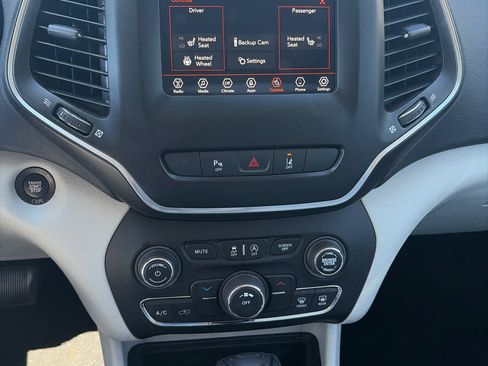 Used 2021 Jeep Cherokee Latitude Lux w/ Sun & Sound Group AWD/4WD image 12