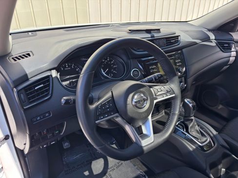 Used 2017 Nissan Rogue SV FWD image 13