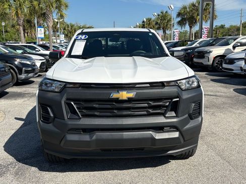 Used 2024 Chevrolet Colorado W/T RWD image 3