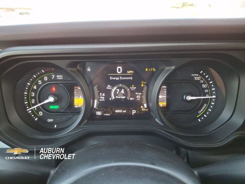 Used 2024 Jeep Wrangler Unlimited Sahara AWD/4WD image 10