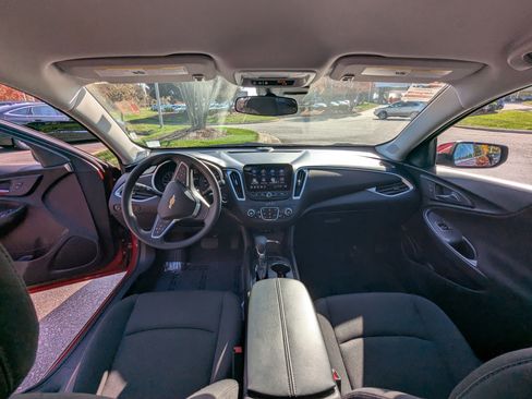 Used 2024 Chevrolet Malibu LT image 12