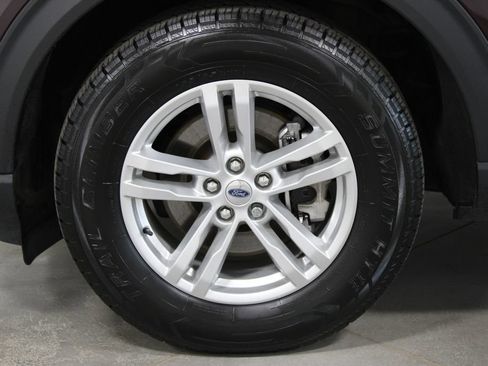 Used 2023 Ford Explorer XLT w/ Equipment Group 202A AWD/4WD image 18